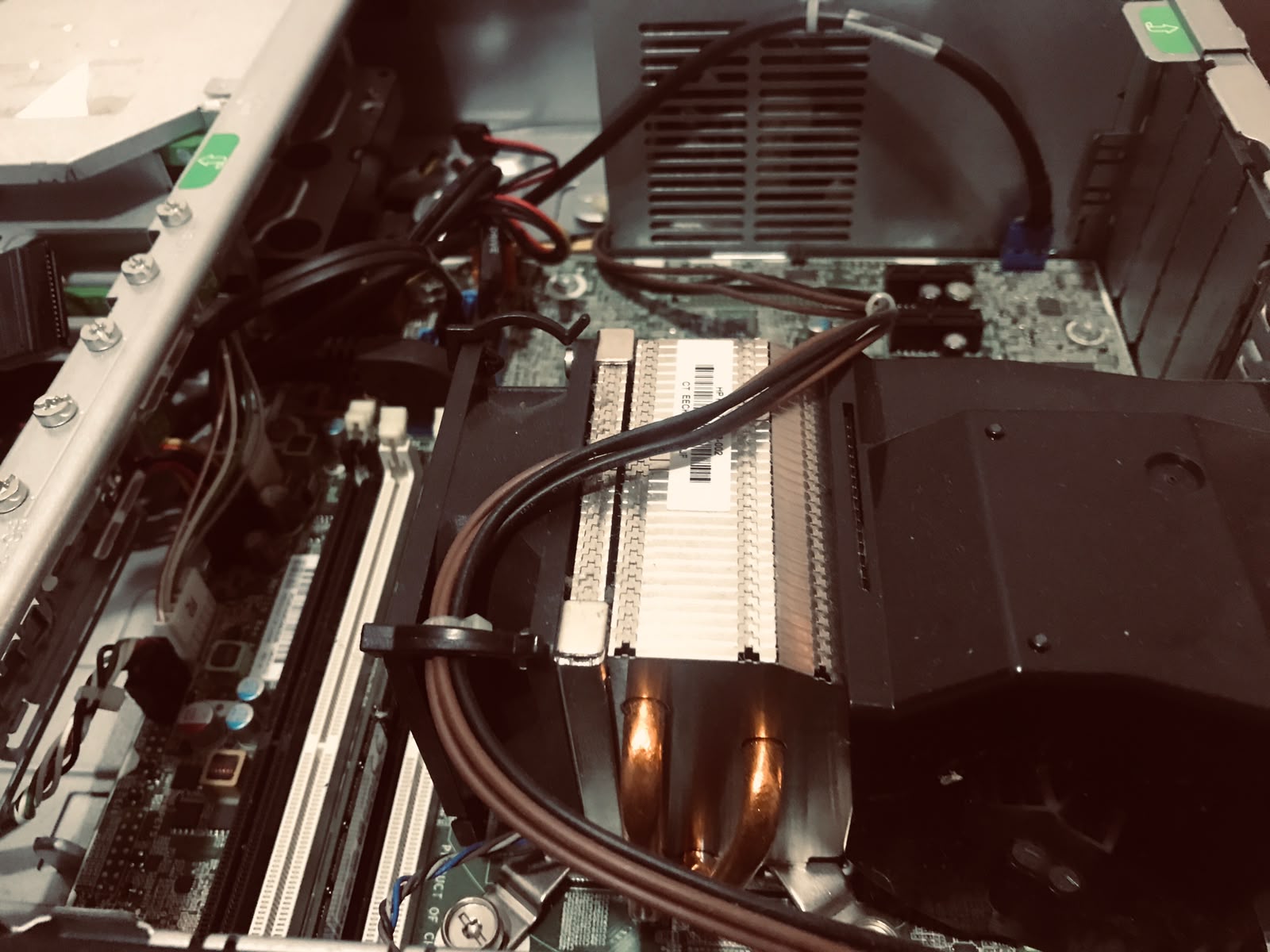 كمبيوتر اتش بي مدمج HP ProDesk 600 G1 SFF معالج i5 الجيل الرابع رام 8GB استيراد - الصورة 3